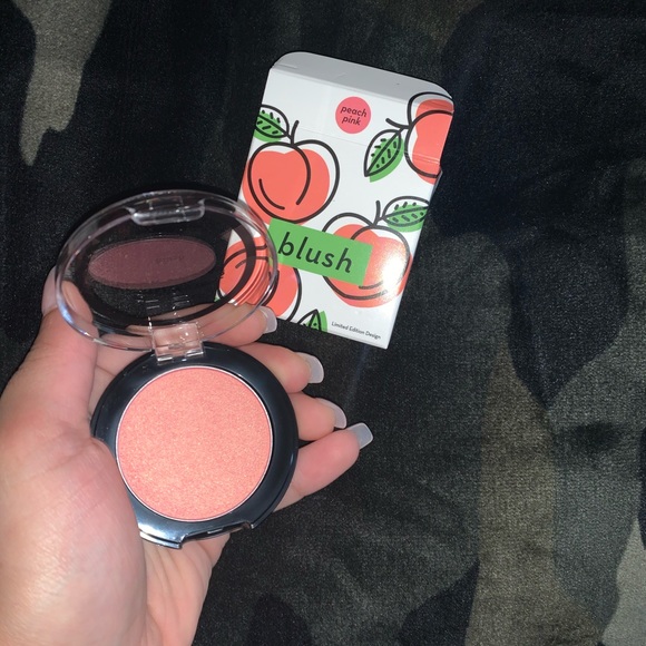 blush - Picture 1 of 1